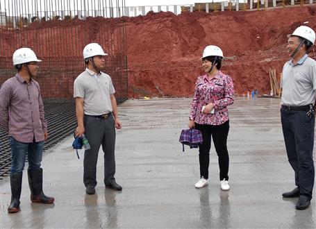 韋桂華、周善學(xué)到龍嶺大道三期項(xiàng)目調(diào)研