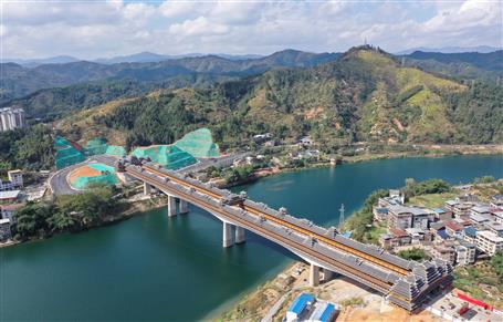 【奮戰(zhàn)四季度·決勝全年穩(wěn)】三江宜陽大橋通車！